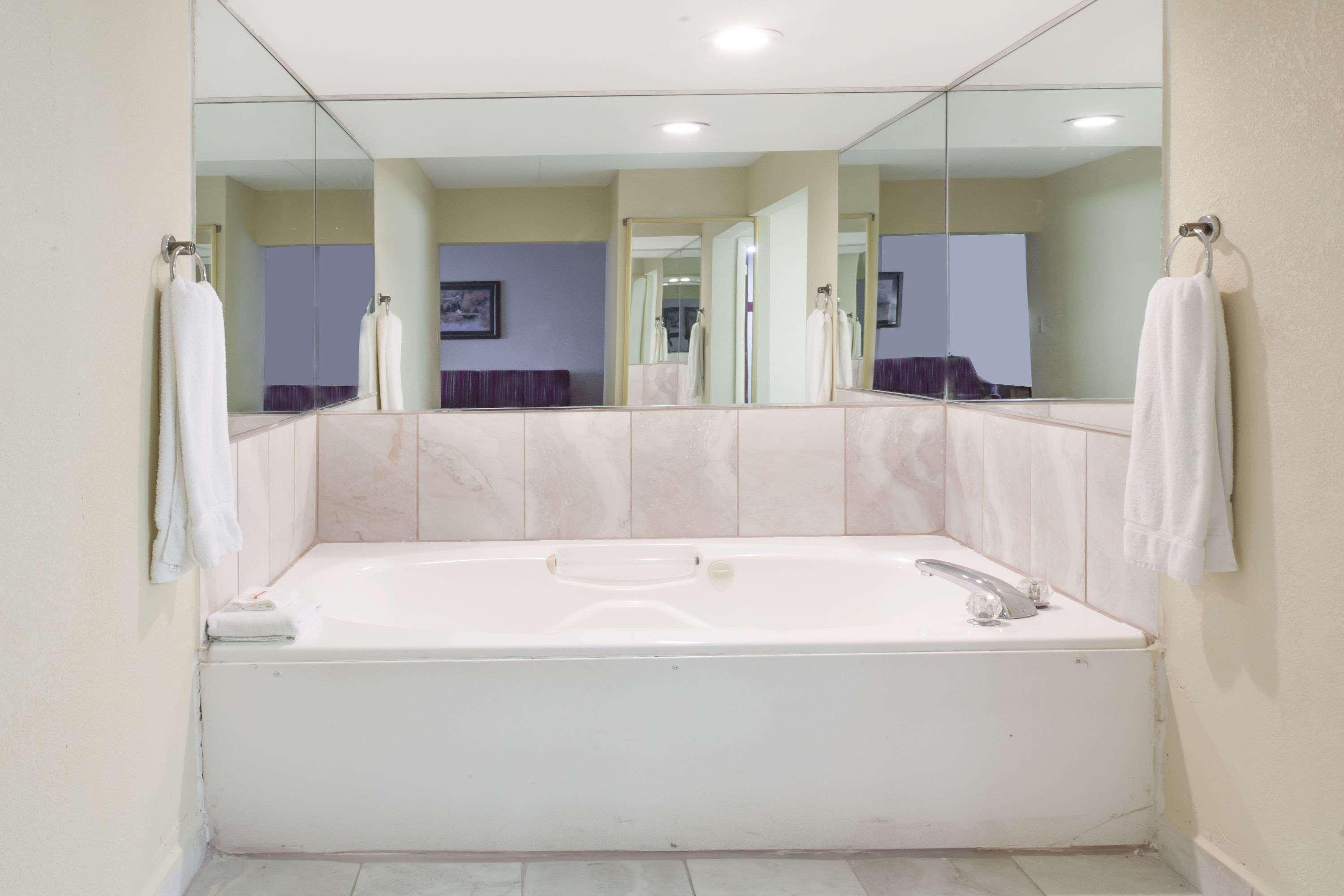 Ramada By Wyndham Hotel 3*
